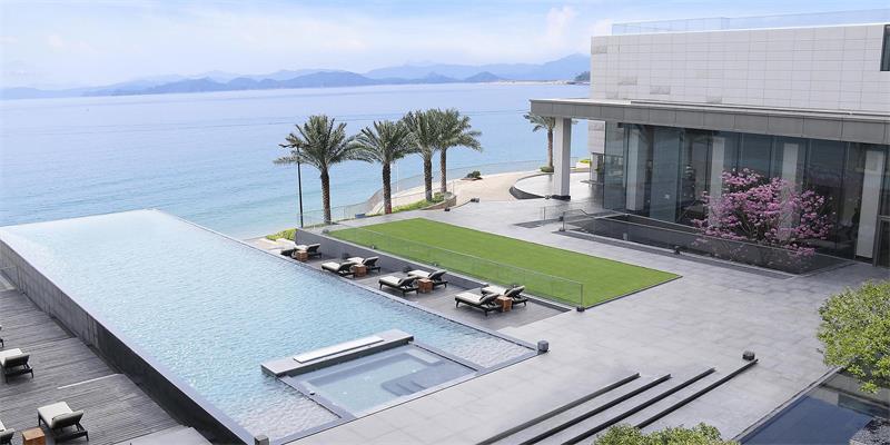 別墅游泳池用什么水處理設(shè)備？該怎么選？