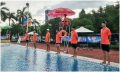 游泳池配套設(shè)施救生椅該如何挑選呢？