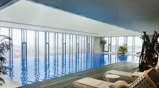 建室內(nèi)恒溫游泳池需要哪些設(shè)備？其特點(diǎn)是什么？