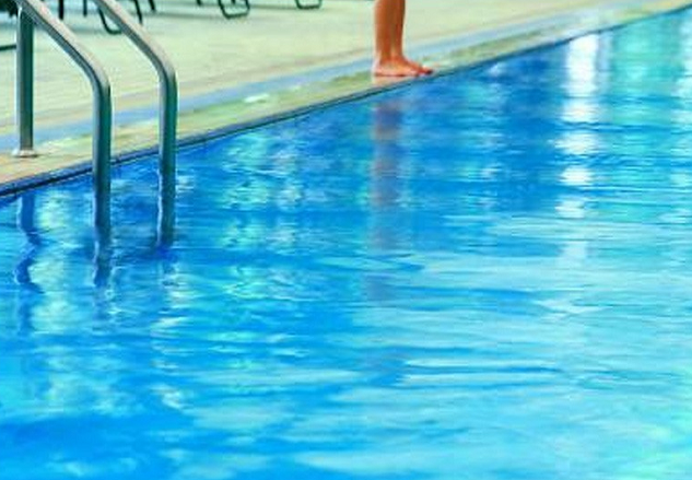 游泳池水中懸浮物應該怎么解決？