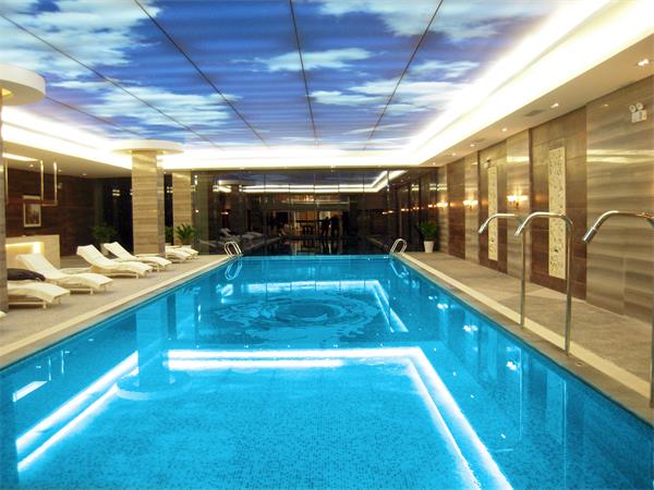 <b>夏日游泳池水質(zhì)維護(hù)全攻略，輕松解決各類泳池水質(zhì)問題？</b>