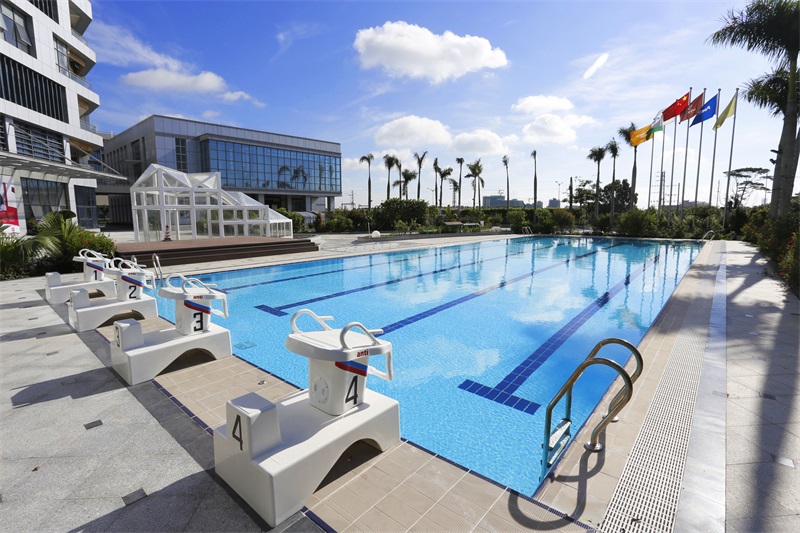 如何為學(xué)校打造一個(gè)安全、舒適的游泳池？