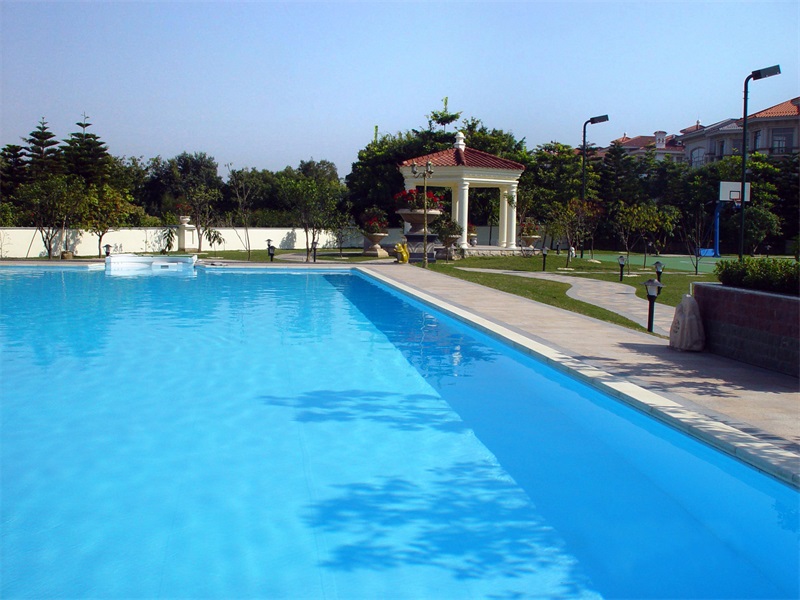 露天泳池清潔秘籍，輕松駕馭懸浮物，還原碧波蕩漾！