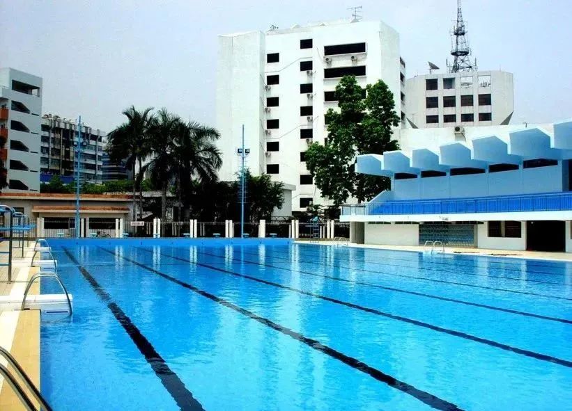 泳池清潔新管家！智能游泳池機(jī)器人讓清潔變成悠閑享受！