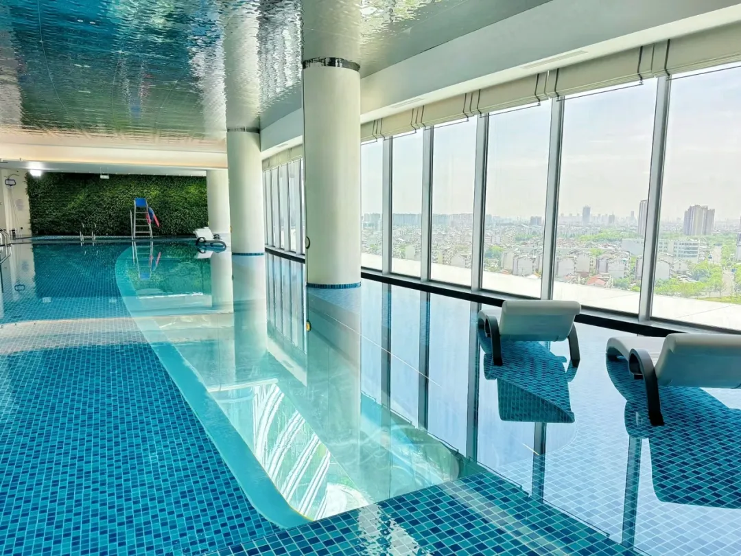 <b>游泳池水變綠還渾濁？揪出水質(zhì)變差的 3 大常見原因！</b>