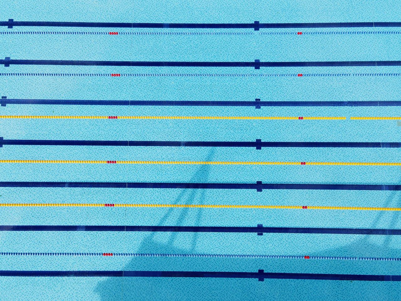 游泳池工程公司哪家好？從“消毒水味”說起