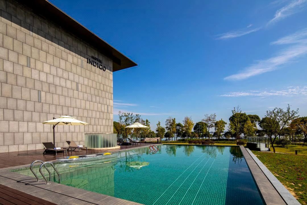 別墅露天游泳池設(shè)計(jì),別墅游泳池設(shè)計(jì),游泳池設(shè)計(jì)公司,別墅游泳池公司